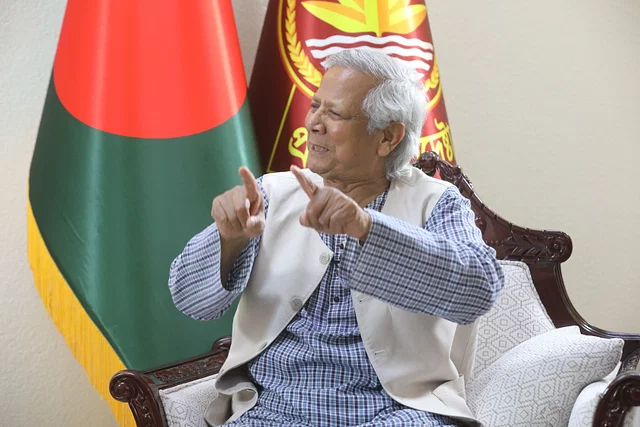 ড. মুহাম্মদ ইউনূস : জেলে না গিয়ে বঙ্গভবনে শপথ নিলেন