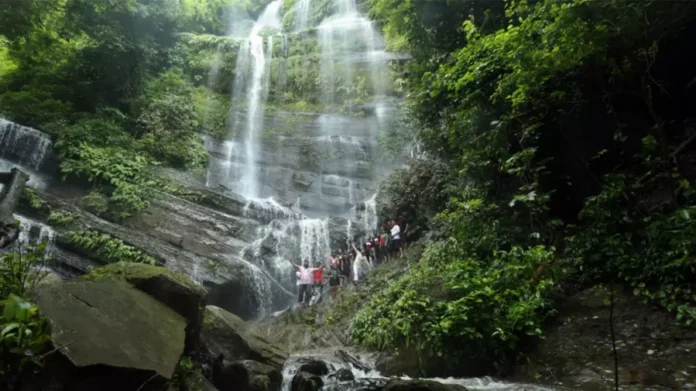 মিরসরাইয়ের ঝরনায় পা পিছলে দুই শিক্ষার্থীর মৃত্যু